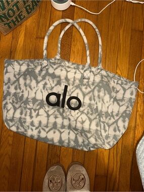 ALO Yoga Gray Tie-Dye Canvas Tote with Black Logo